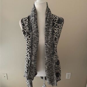 Black and White Patterned Women's Sweater Vest